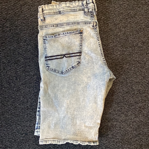 Men shorts - Picture 2 of 3